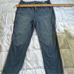 CHICO’s Women's Blue Jeans. Straight leg /w beaded embellishment.